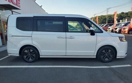 Honda Stepwgn, 2022 год, 2 219 000 рублей, 4 фотография