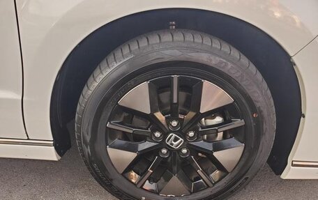 Honda Stepwgn, 2022 год, 2 219 000 рублей, 32 фотография