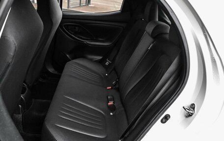 Toyota Yaris, 2021 год, 1 549 000 рублей, 7 фотография