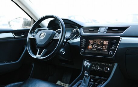 Skoda Superb III рестайлинг, 2018 год, 1 800 000 рублей, 9 фотография