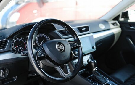 Skoda Superb III рестайлинг, 2018 год, 1 800 000 рублей, 10 фотография