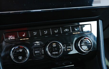 Skoda Superb III рестайлинг, 2018 год, 1 800 000 рублей, 23 фотография