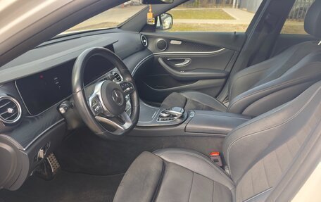 Mercedes-Benz E-Класс, 2019 год, 3 700 000 рублей, 6 фотография