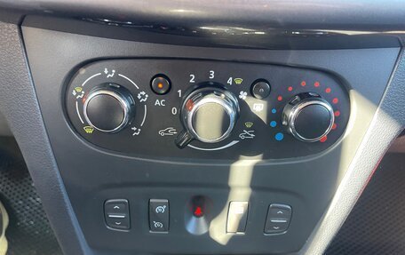 Renault Logan II, 2015 год, 720 000 рублей, 14 фотография