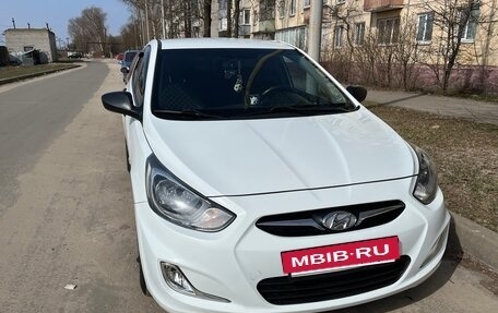 Hyundai Solaris II рестайлинг, 2013 год, 690 000 рублей, 4 фотография