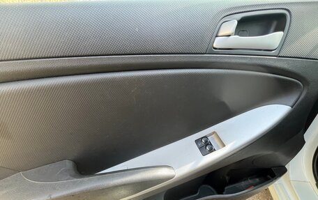 Hyundai Solaris II рестайлинг, 2013 год, 690 000 рублей, 10 фотография