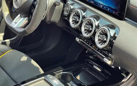Mercedes-Benz A-Класс, 2021 год, 2 150 000 рублей, 13 фотография