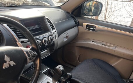 Mitsubishi Pajero Sport II рестайлинг, 2012 год, 990 000 рублей, 4 фотография