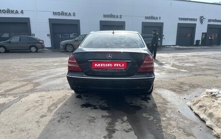 Mercedes-Benz E-Класс, 2002 год, 560 000 рублей, 5 фотография