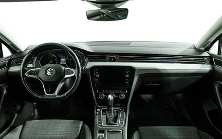 Volkswagen Passat B8 рестайлинг, 2019 год, 2 250 000 рублей, 13 фотография