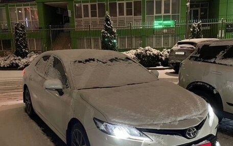 Toyota Camry, 2021 год, 2 700 000 рублей, 1 фотография