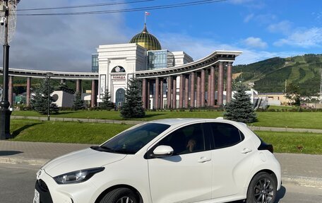 Toyota Yaris, 2020 год, 1 350 000 рублей, 2 фотография