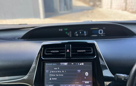 Toyota Prius IV XW50, 2016 год, 1 650 000 рублей, 10 фотография