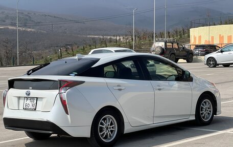 Toyota Prius IV XW50, 2016 год, 1 650 000 рублей, 6 фотография