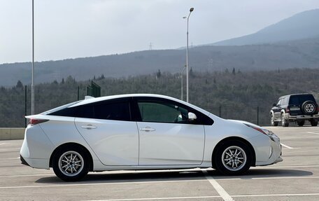 Toyota Prius IV XW50, 2016 год, 1 650 000 рублей, 4 фотография