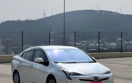 Toyota Prius IV XW50, 2016 год, 1 650 000 рублей, 3 фотография
