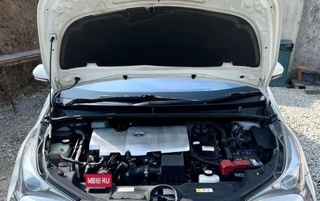 Toyota Prius IV XW50, 2016 год, 1 650 000 рублей, 9 фотография