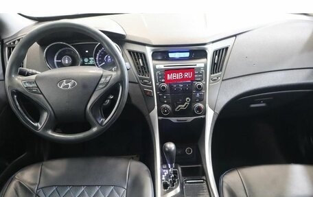 Hyundai Sonata VI, 2011 год, 969 000 рублей, 11 фотография