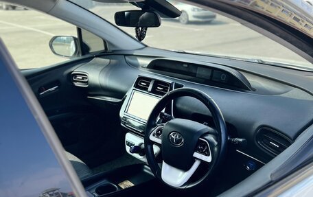 Toyota Prius IV XW50, 2016 год, 1 650 000 рублей, 11 фотография