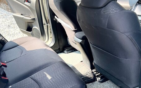 Toyota Prius IV XW50, 2016 год, 1 650 000 рублей, 14 фотография