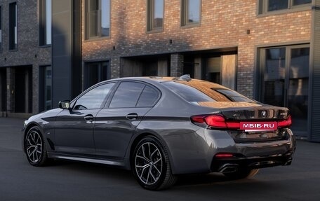 BMW 5 серия, 2021 год, 4 600 000 рублей, 2 фотография