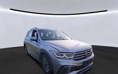 Volkswagen Tiguan II, 2022 год, 3 192 000 рублей, 3 фотография