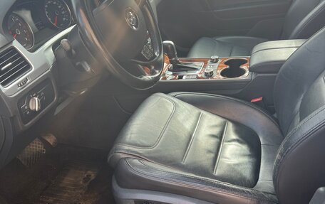 Volkswagen Touareg III, 2011 год, 2 050 000 рублей, 8 фотография