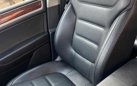 Volkswagen Touareg III, 2011 год, 2 050 000 рублей, 10 фотография