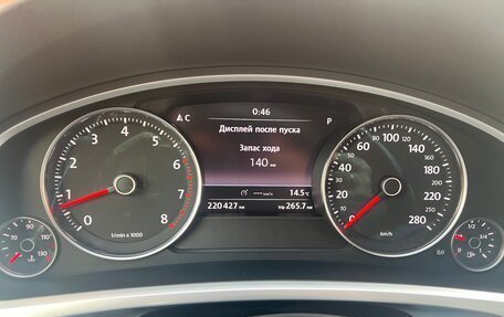 Volkswagen Touareg III, 2011 год, 2 050 000 рублей, 13 фотография