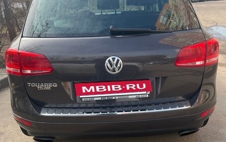 Volkswagen Touareg III, 2011 год, 2 050 000 рублей, 4 фотография