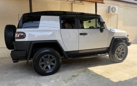 Toyota FJ Cruiser, 2015 год, 3 990 000 рублей, 1 фотография