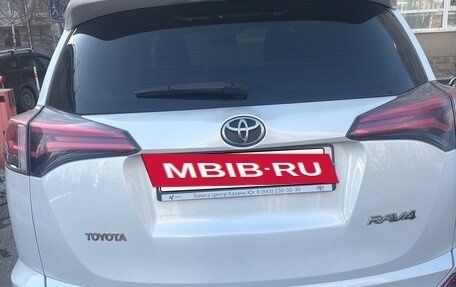 Toyota RAV4, 2018 год, 2 700 000 рублей, 8 фотография
