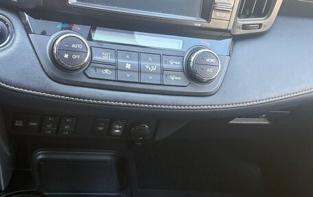 Toyota RAV4, 2018 год, 2 700 000 рублей, 15 фотография