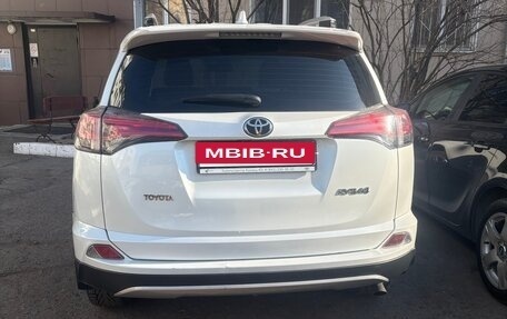 Toyota RAV4, 2018 год, 2 700 000 рублей, 2 фотография