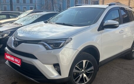 Toyota RAV4, 2018 год, 2 700 000 рублей, 4 фотография