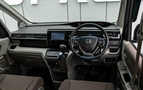 Honda Stepwgn IV, 2019 год, 2 340 000 рублей, 6 фотография