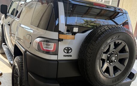 Toyota FJ Cruiser, 2015 год, 3 990 000 рублей, 2 фотография