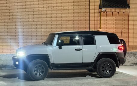 Toyota FJ Cruiser, 2015 год, 3 990 000 рублей, 6 фотография