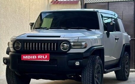 Toyota FJ Cruiser, 2015 год, 3 990 000 рублей, 8 фотография