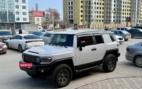 Toyota FJ Cruiser, 2015 год, 3 990 000 рублей, 5 фотография