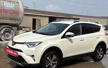Toyota RAV4, 2018 год, 2 750 000 рублей, 3 фотография