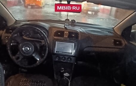 Volkswagen Polo VI (EU Market), 2010 год, 412 000 рублей, 3 фотография