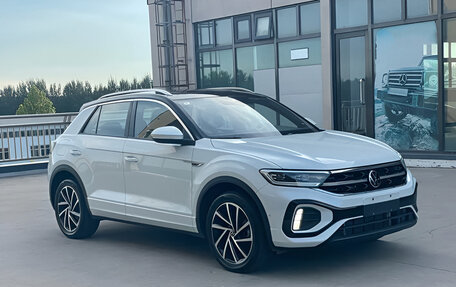 Volkswagen T-Roc I, 2023 год, 1 920 000 рублей, 3 фотография