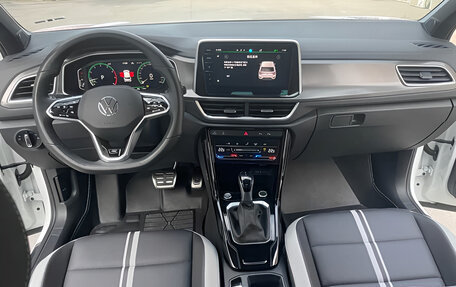 Volkswagen T-Roc I, 2023 год, 1 920 000 рублей, 8 фотография