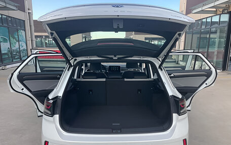 Volkswagen T-Roc I, 2023 год, 1 920 000 рублей, 18 фотография