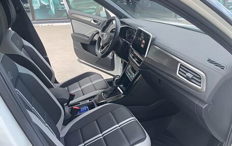 Volkswagen T-Roc I, 2023 год, 1 920 000 рублей, 13 фотография