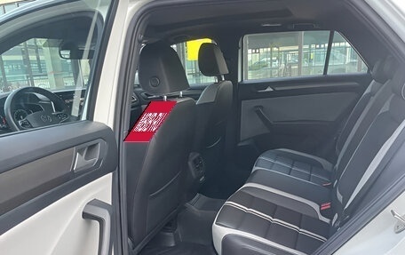 Volkswagen T-Roc I, 2023 год, 1 920 000 рублей, 16 фотография