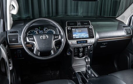 Toyota Land Cruiser Prado 150 рестайлинг 2, 2018 год, 5 459 000 рублей, 9 фотография