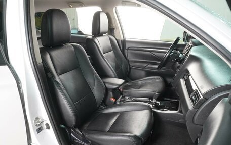 Mitsubishi Outlander III рестайлинг 3, 2017 год, 2 179 000 рублей, 8 фотография