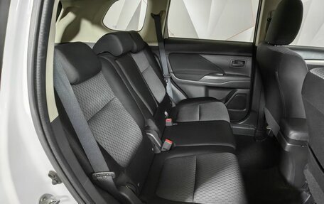 Mitsubishi Outlander III рестайлинг 3, 2014 год, 1 460 000 рублей, 15 фотография